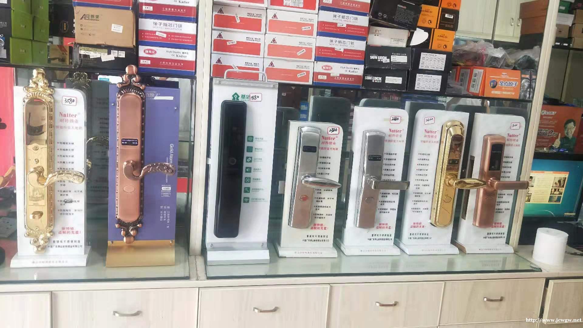 于洪安装指纹锁